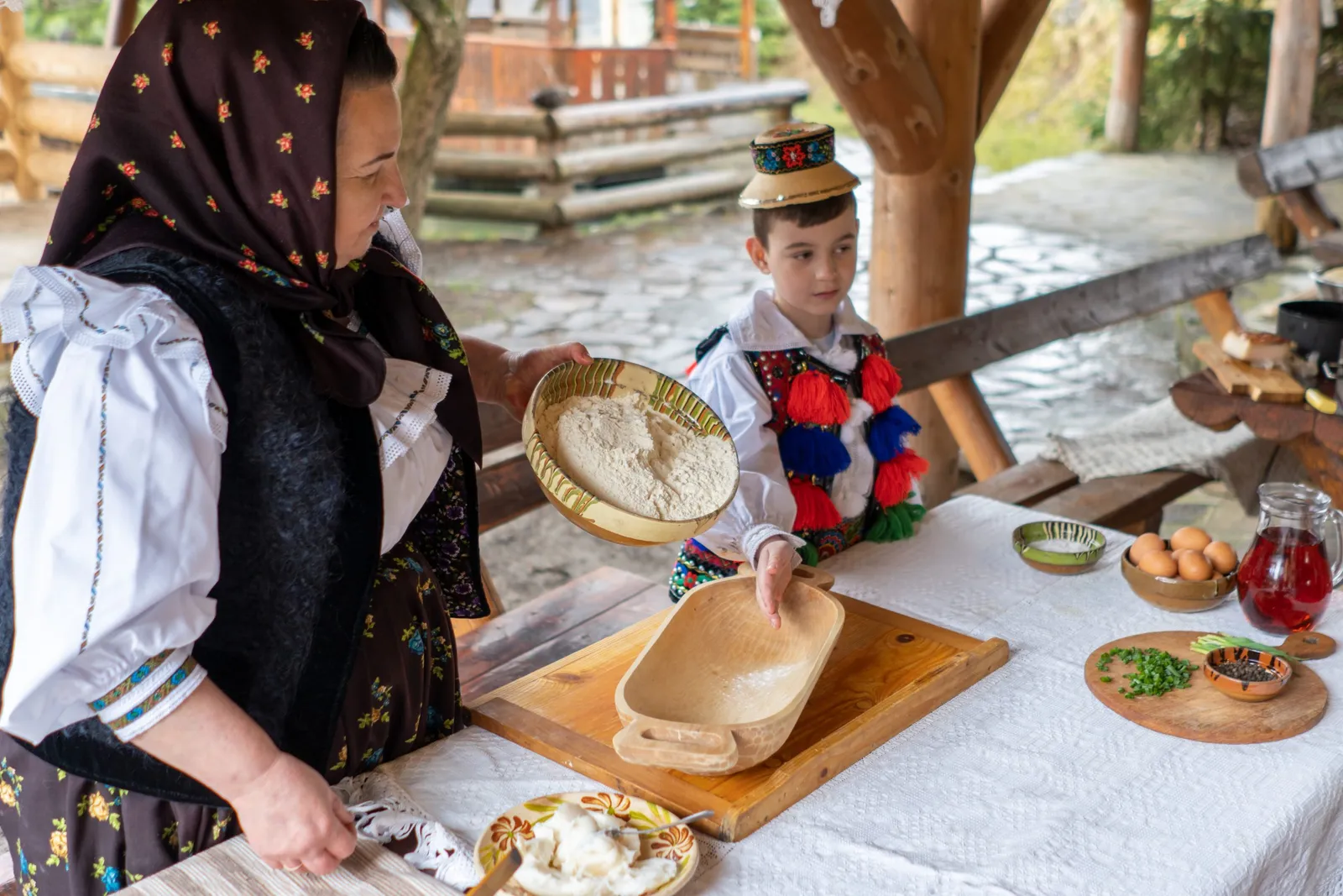 Casa de la Mara — ringul de dans, Maramures (foto 4)