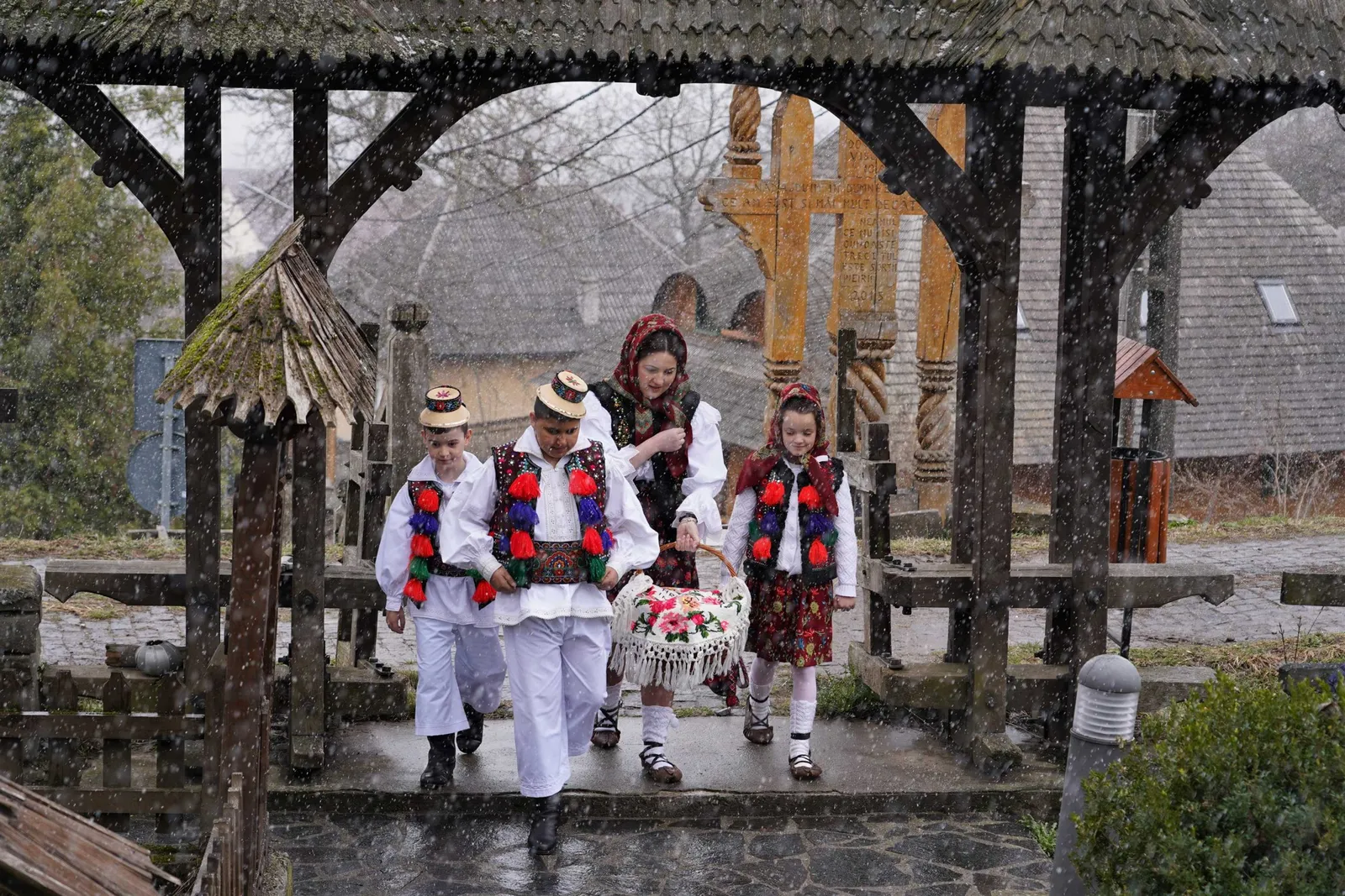Casa de la Mara — decor sală, Maramures (foto 5)