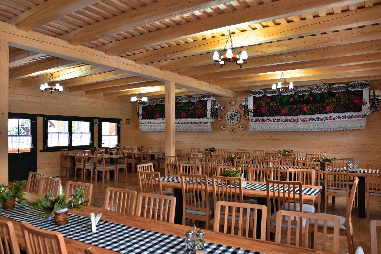 Casa de la Mara — intrarea principală, Maramures (foto 6)