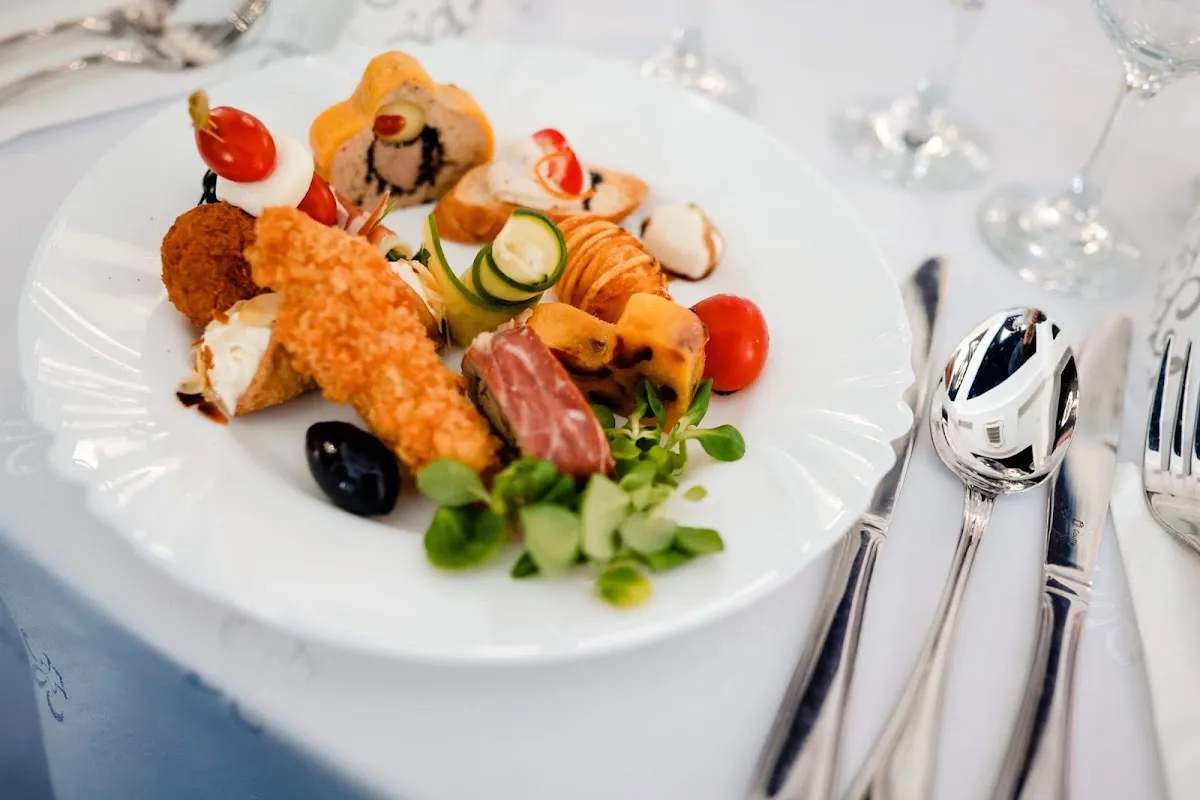 Crinul Imperial - Sală de evenimente - 2 Crinul Imperial - Sală de evenimente - 2