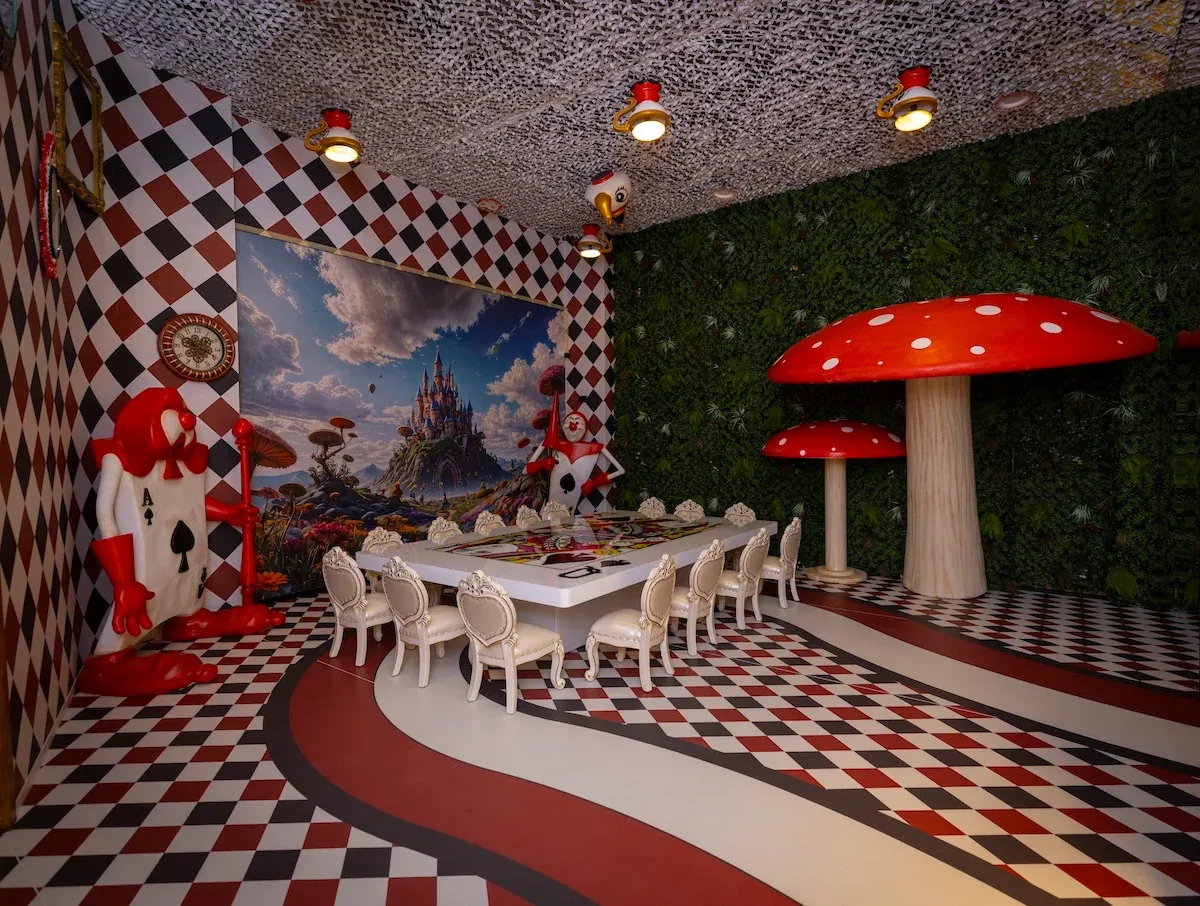 FriendsVille - Alice in Wonderland - fotografie 3