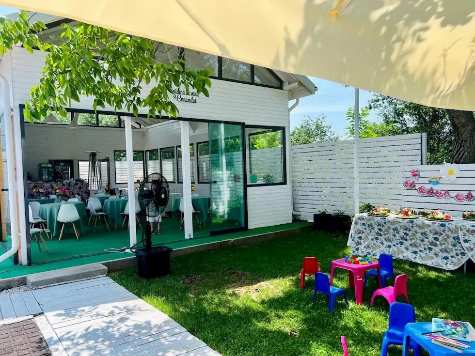 Gradina de vara a Conacului din Livada - fotografie 2