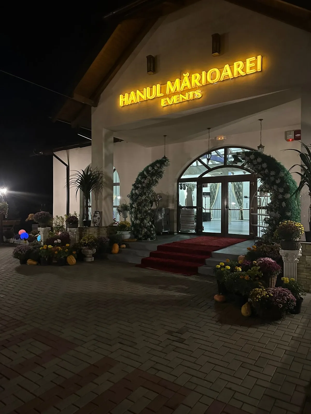 HANUL MARIOAREI - Restaurant Nunti, Botez, Evenimente Roman. Salon Evenimente, Meniu Nunta, Botez Roman judetul Neamt - 1 HANUL MARIOAREI - Restaurant Nunti, Botez, Evenimente Roman. Salon Evenimente, Meniu Nunta, Botez Roman judetul Neamt - 1