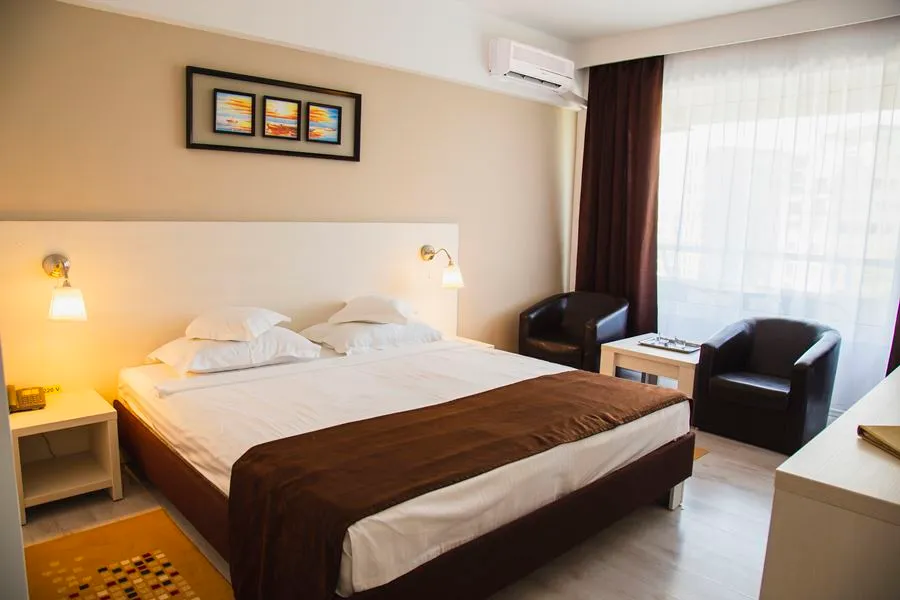 Hotel Ambasador Mamaia — intrarea principală, Constanta (foto 6)