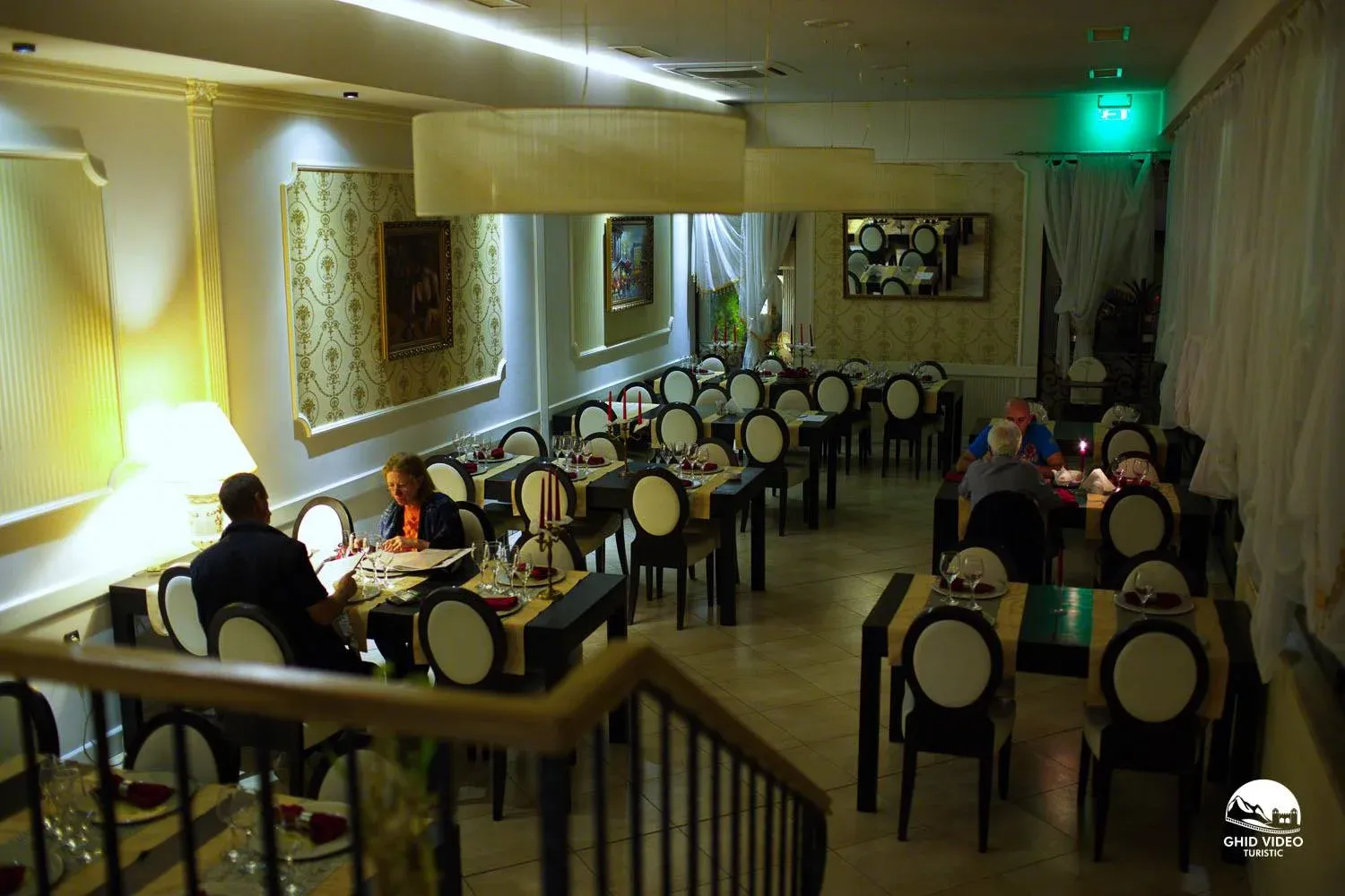 Hotel Bulevard — ringul de dans, Hunedoara (foto 4)