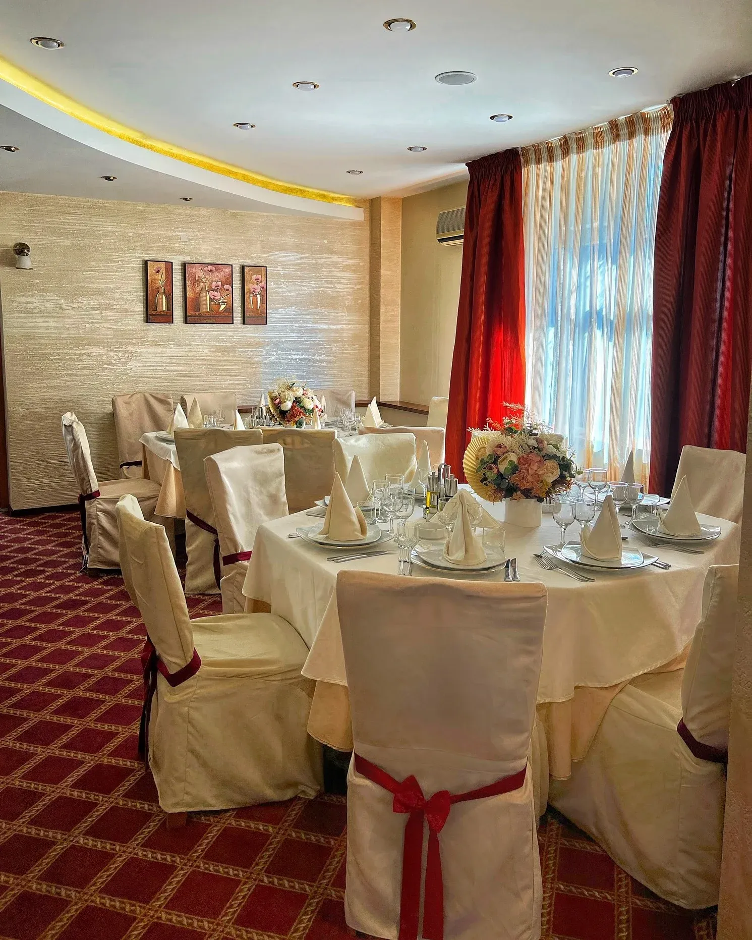 Restaurant Ambasador — zona exterioară, Gorj (foto 3)