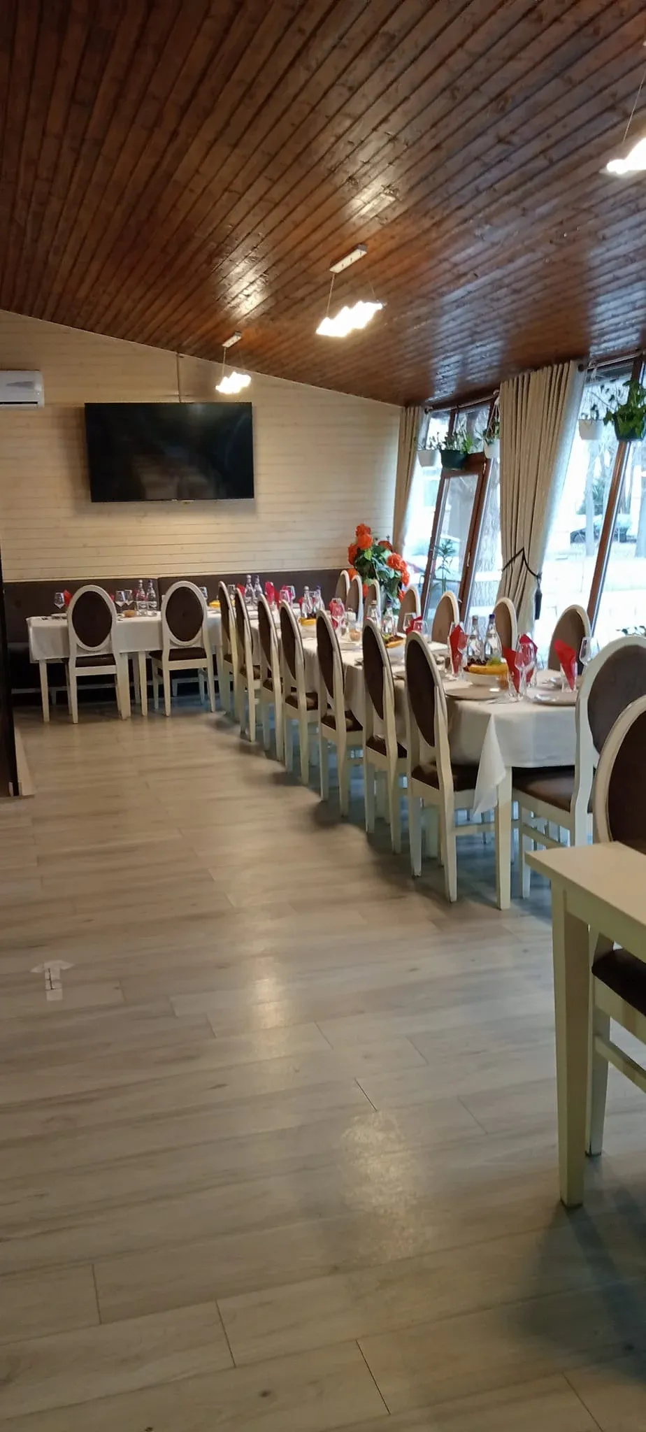 Restaurant Calypso — aranjament mese nuntă, Mehedinti (foto 2)