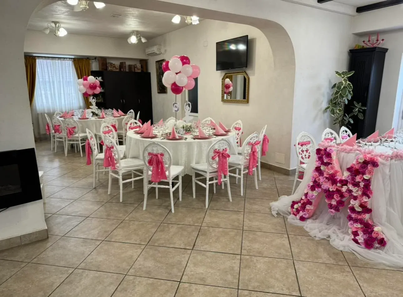 Restaurant Casablanca — aranjament mese nuntă, Neamt (foto 2)