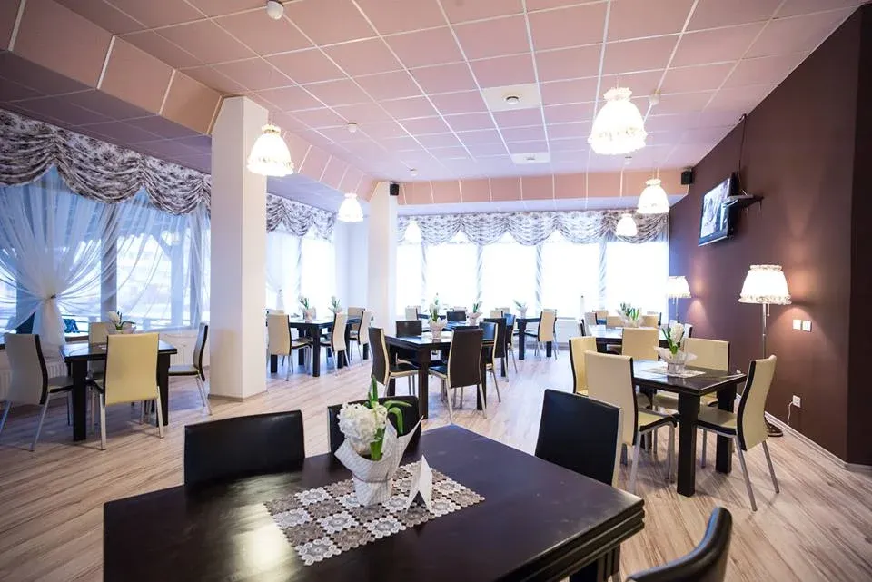 Restaurant Cochet — ringul de dans, Neamt (foto 4)