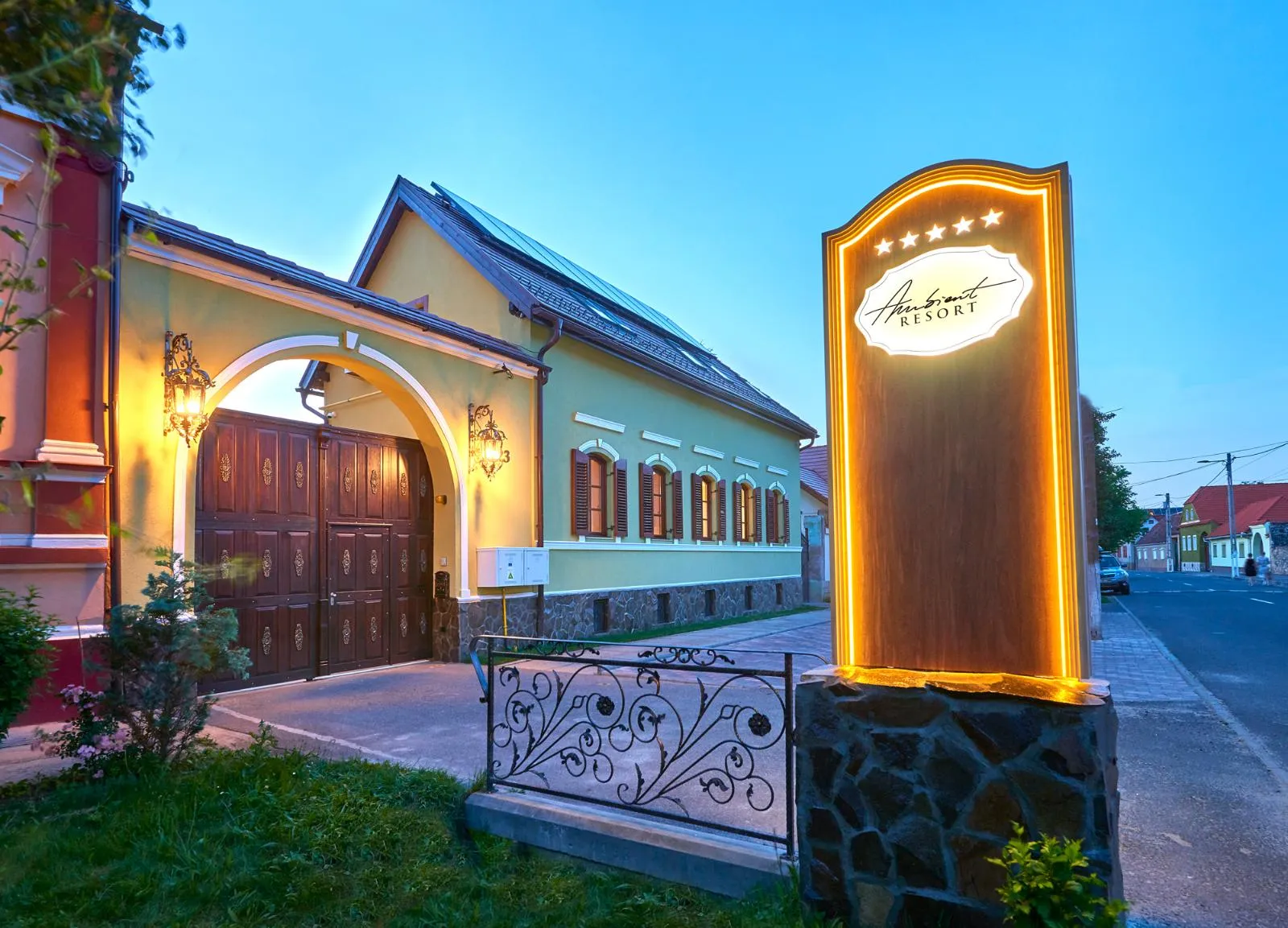 Restaurant Edelweiss - Ambient Resort — aranjament mese nuntă, Brasov (foto 2)