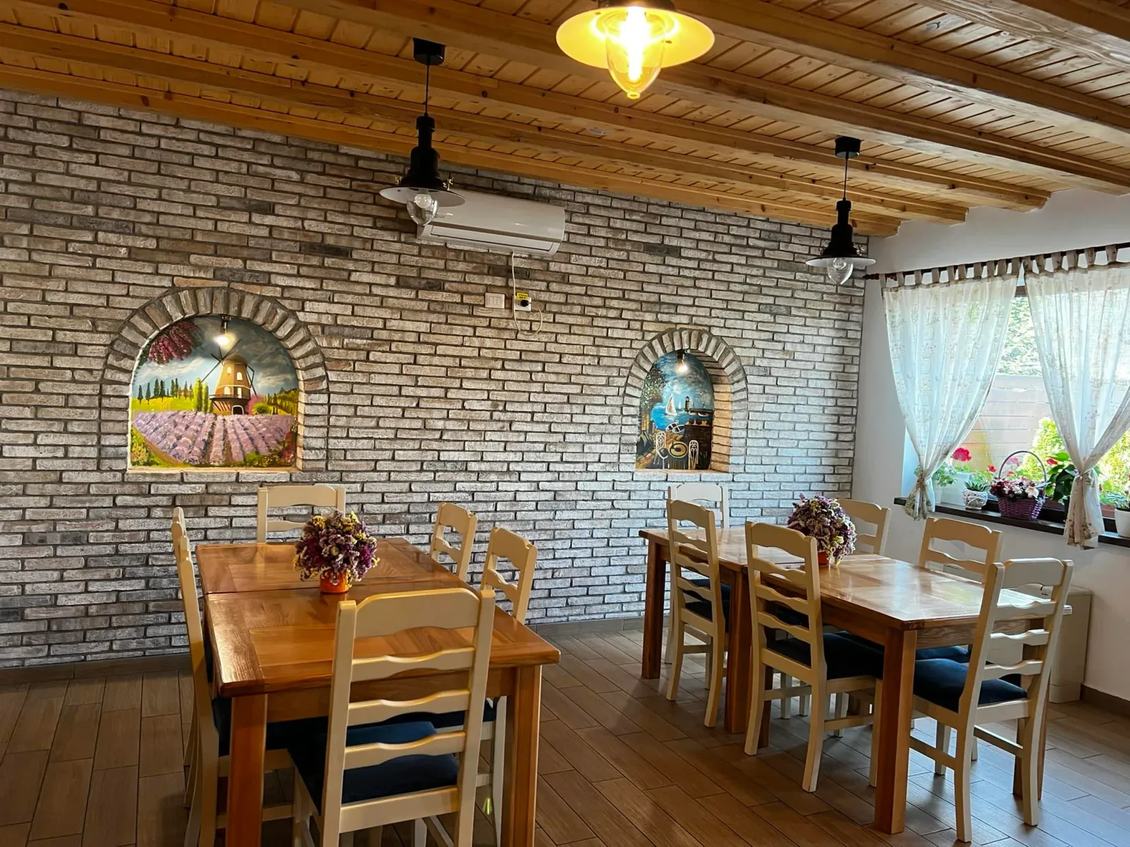 Restaurant Moara Veche — decor sală, Neamt (foto 5)