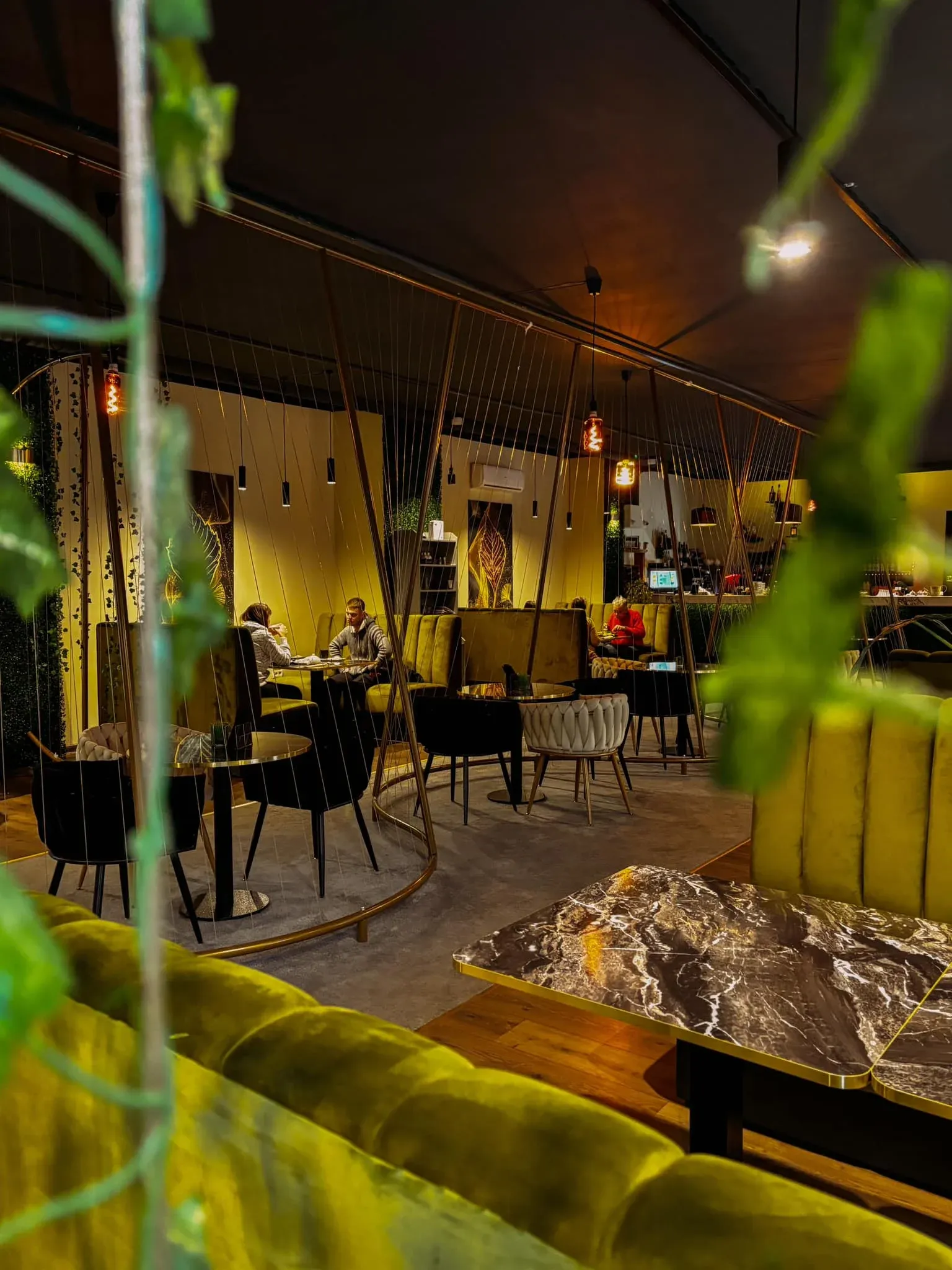 Restaurant Moft — aranjament mese nuntă, Caras-severin (foto 2)