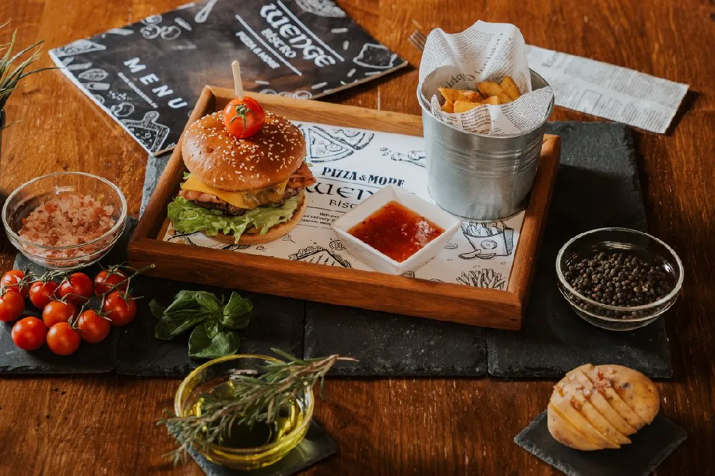 Restaurantul "Wenge Bistro" Botoșani - fotografie 2