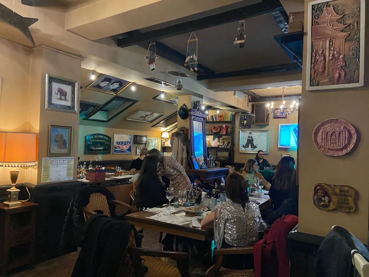 Restaurantul "Wenge Bistro" Botoșani - fotografie 5