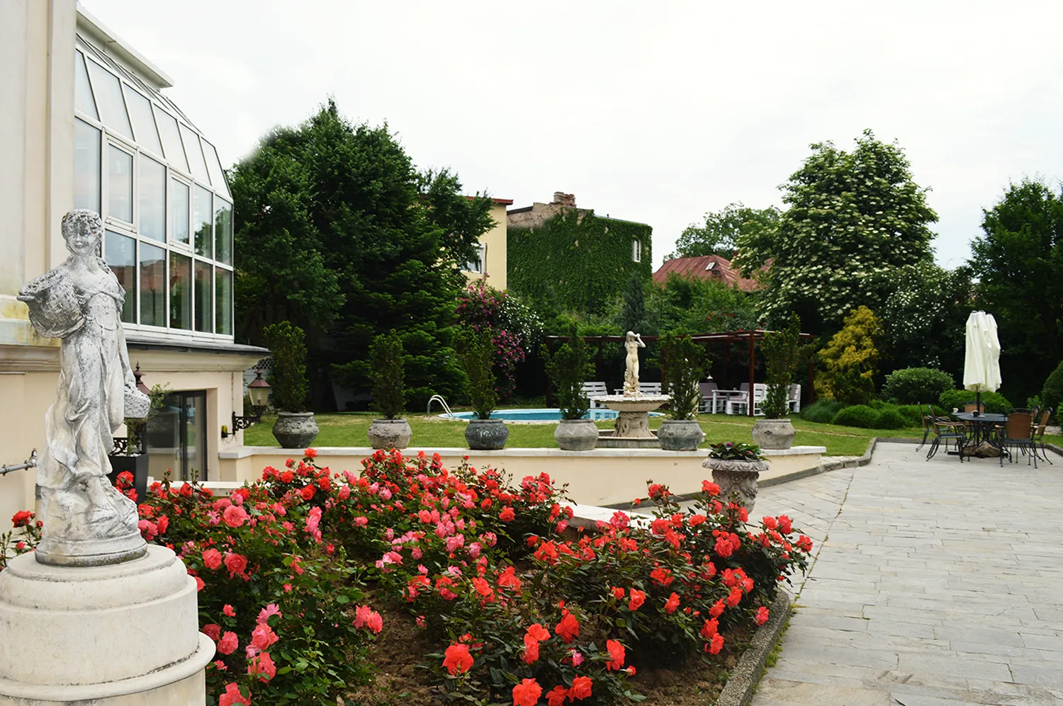 The Meeting Point — intrarea principală, Bucuresti (foto 6)