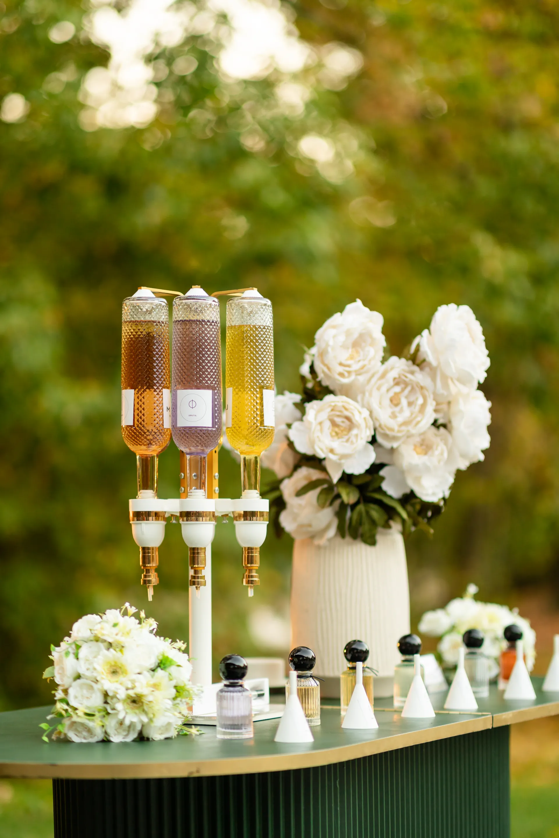 Perfume Bar pentru nunti, botezuri si evenimente corporate Perfume Bar pentru nunti, botezuri si evenimente corporate